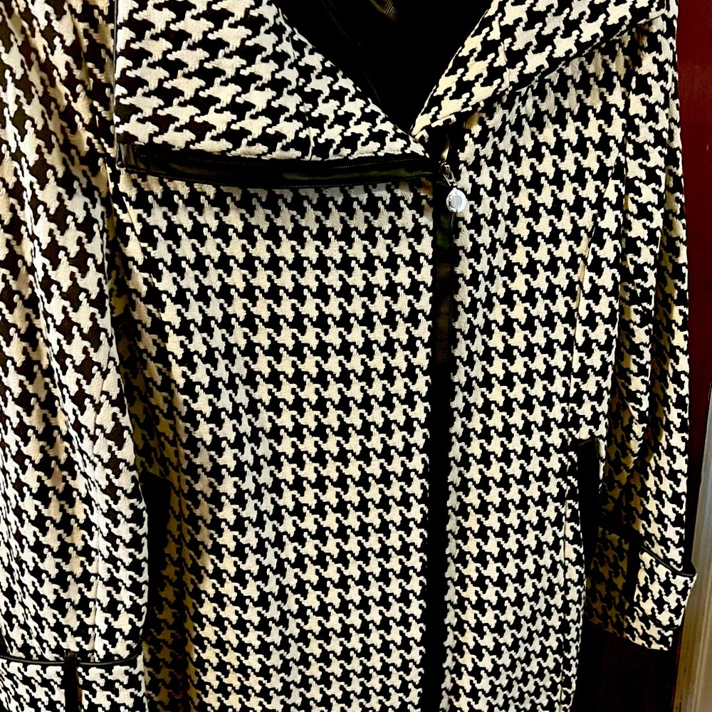 Ladies Calvin Klein Coat, hounds tooth pattern, leather trim, knee length, sz 14